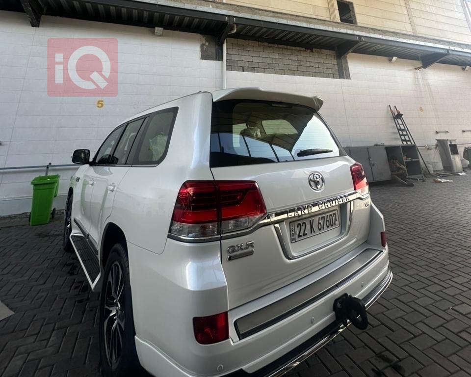 تۆیۆتا لاند کروزەر